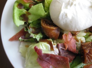 Fig Burrata Proscuitto Salad_closeup